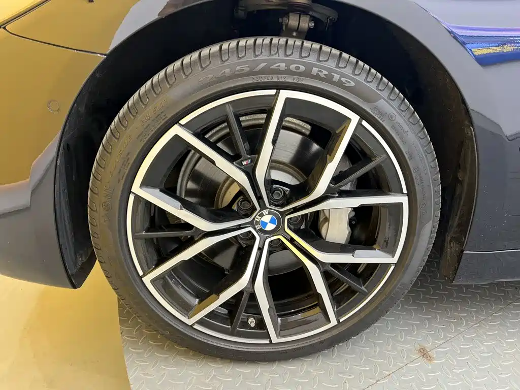 BMW 5 Series — фото 10