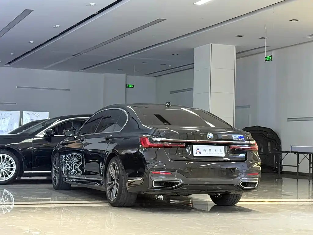 BMW 7 Series — фото 14