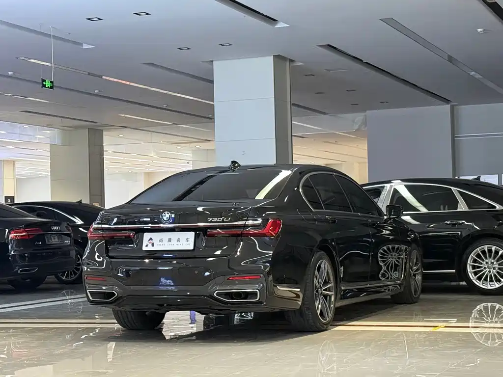 BMW 7 Series — фото 16
