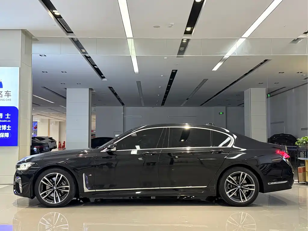 BMW 7 Series — фото 17