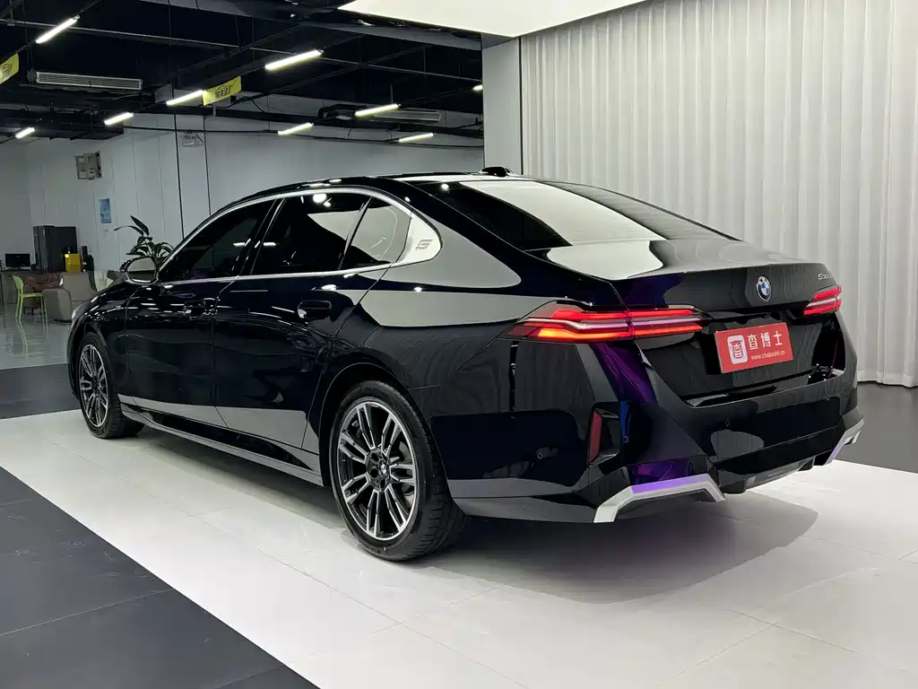 BMW 5 Series — фото 11
