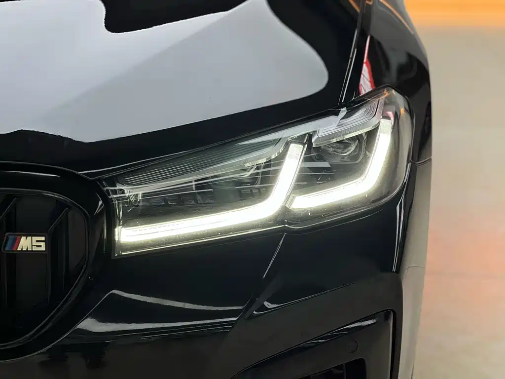 BMW 5 Series — фото 17