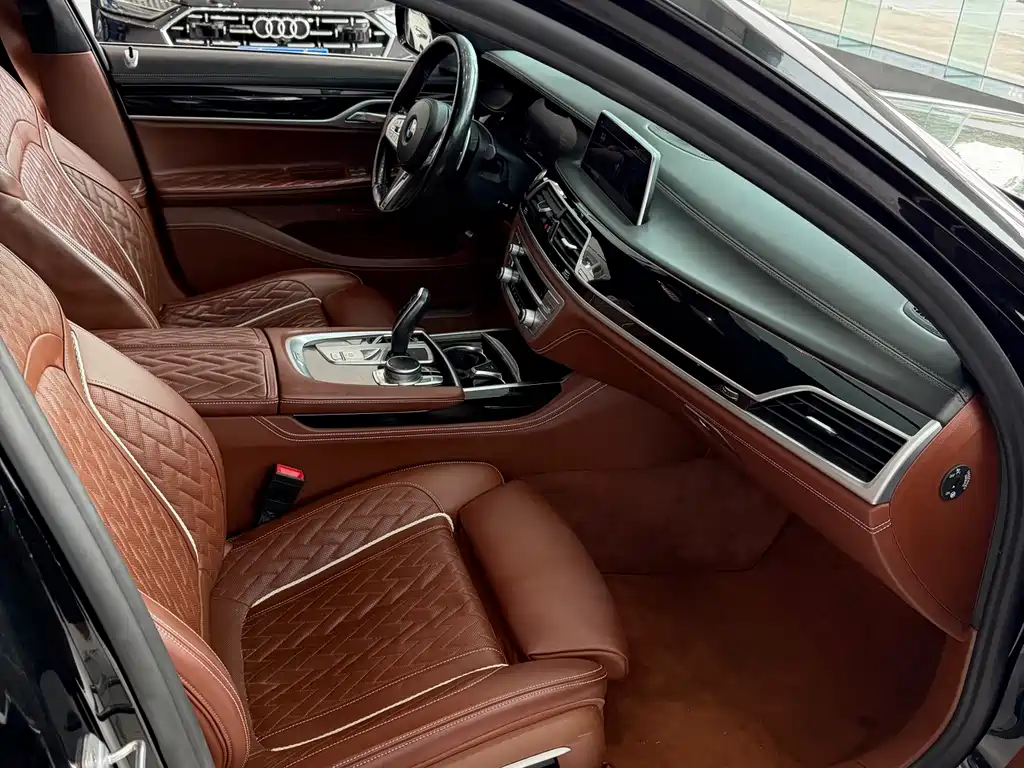 BMW 7 Series — фото 6