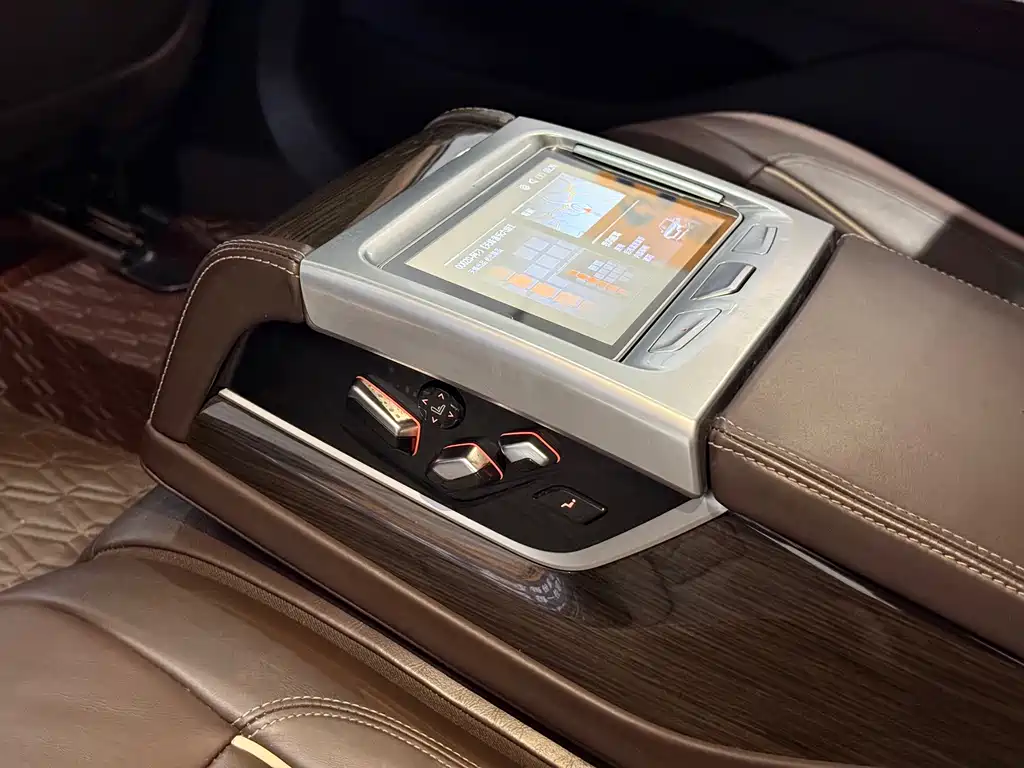 BMW 7 Series — фото 11