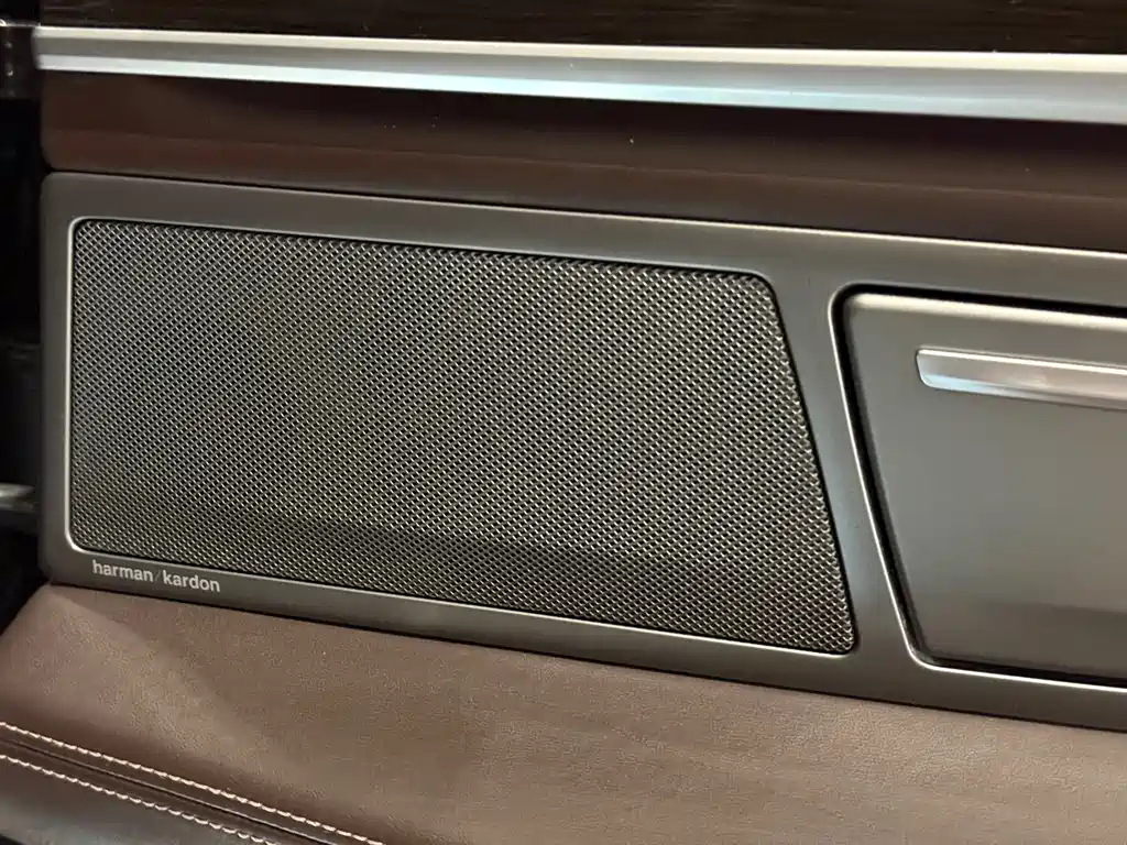 BMW 7 Series — фото 13