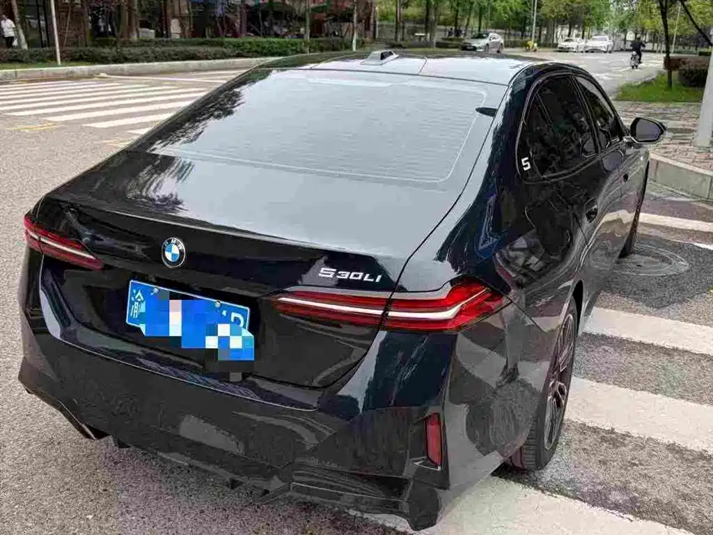 BMW 5 Series — фото 4