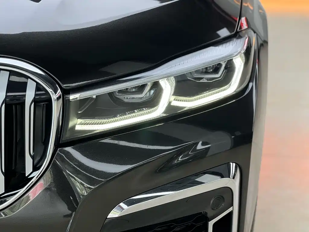 BMW 7 Series — фото 17