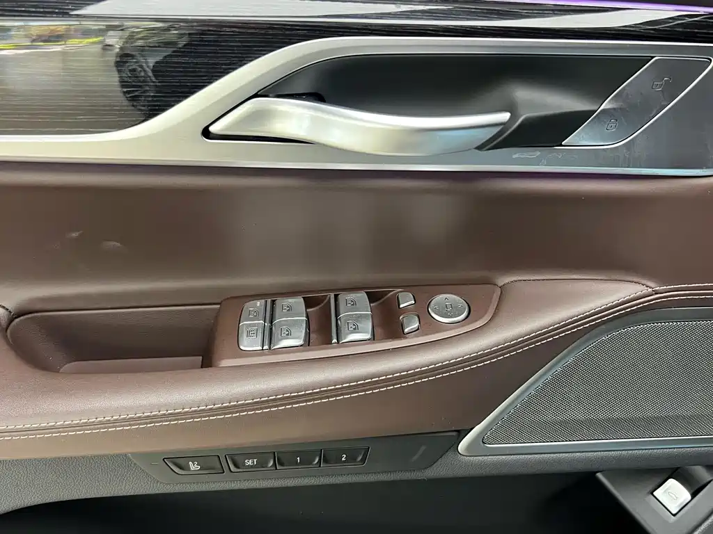 BMW 7 Series — фото 20