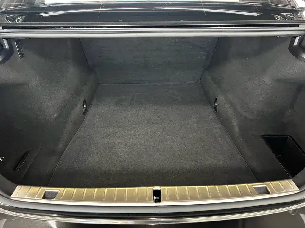 BMW 7 Series — фото 28