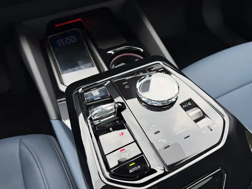 BMW 5 Series — фото 14