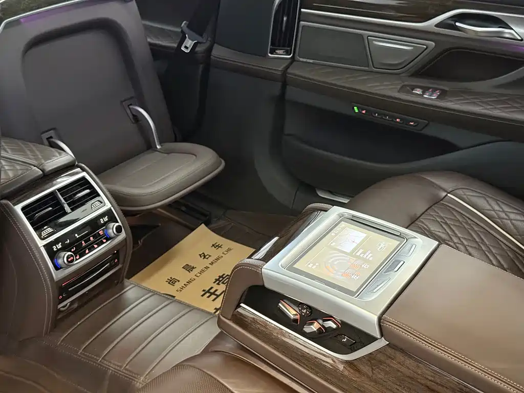 BMW 7 Series — фото 11