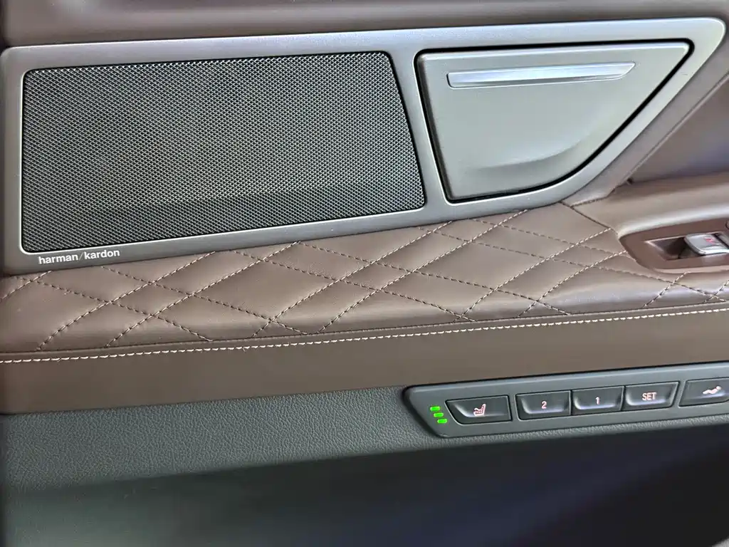 BMW 7 Series — фото 13