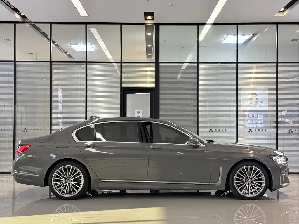 BMW 7 Series — фото 17