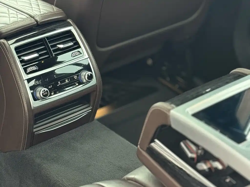 BMW 7 Series — фото 11