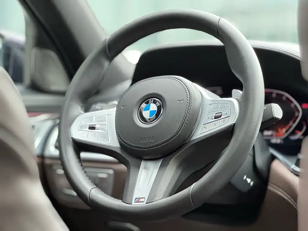 BMW 7 Series — фото 14