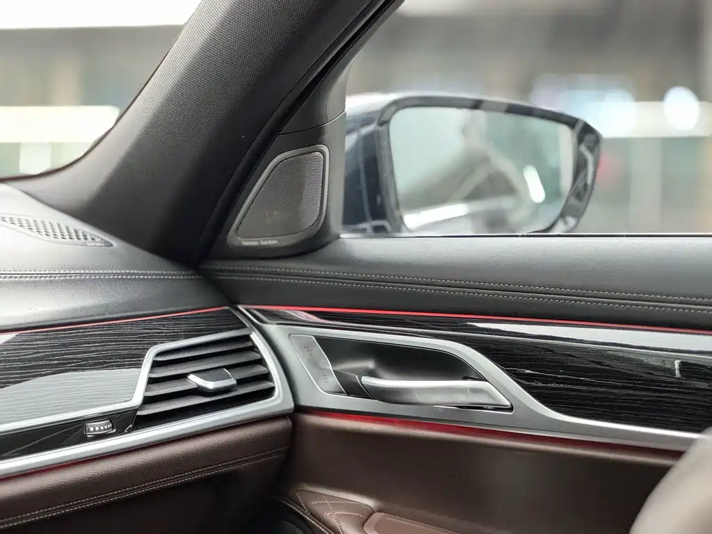 BMW 7 Series — фото 15