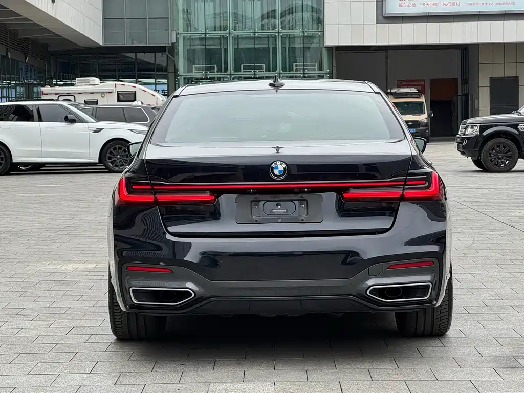 BMW 7 Series — фото 17