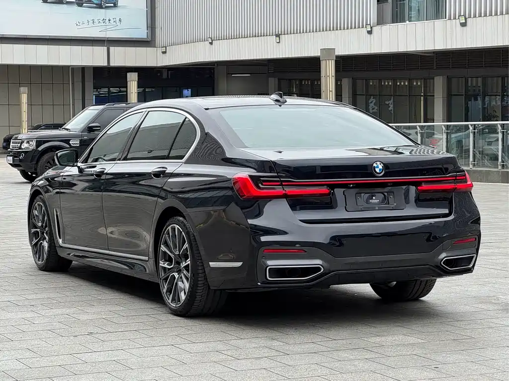 BMW 7 Series — фото 18