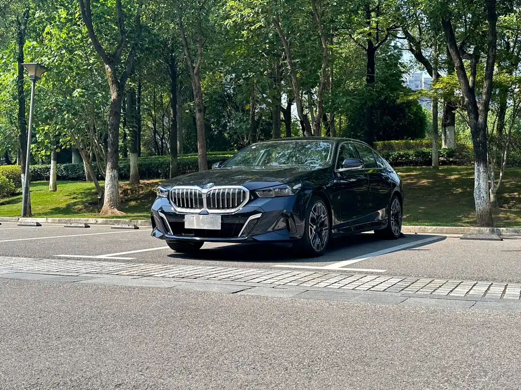 BMW 5 Series — фото 2