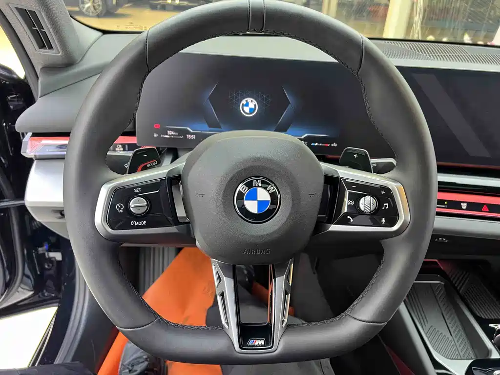 BMW 5 Series — фото 15