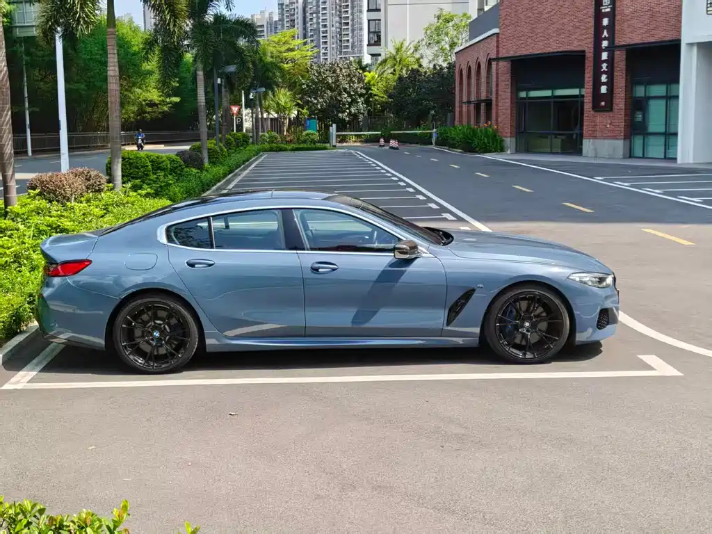 BMW 8 Series — фото 4