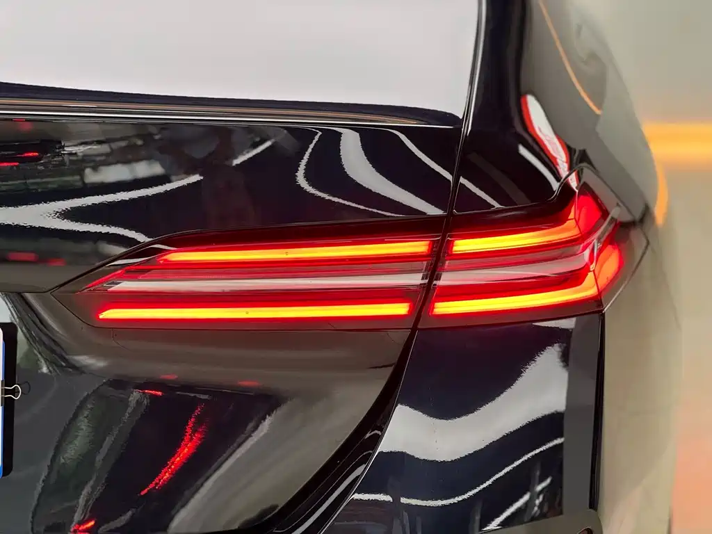 BMW 5 Series — фото 18