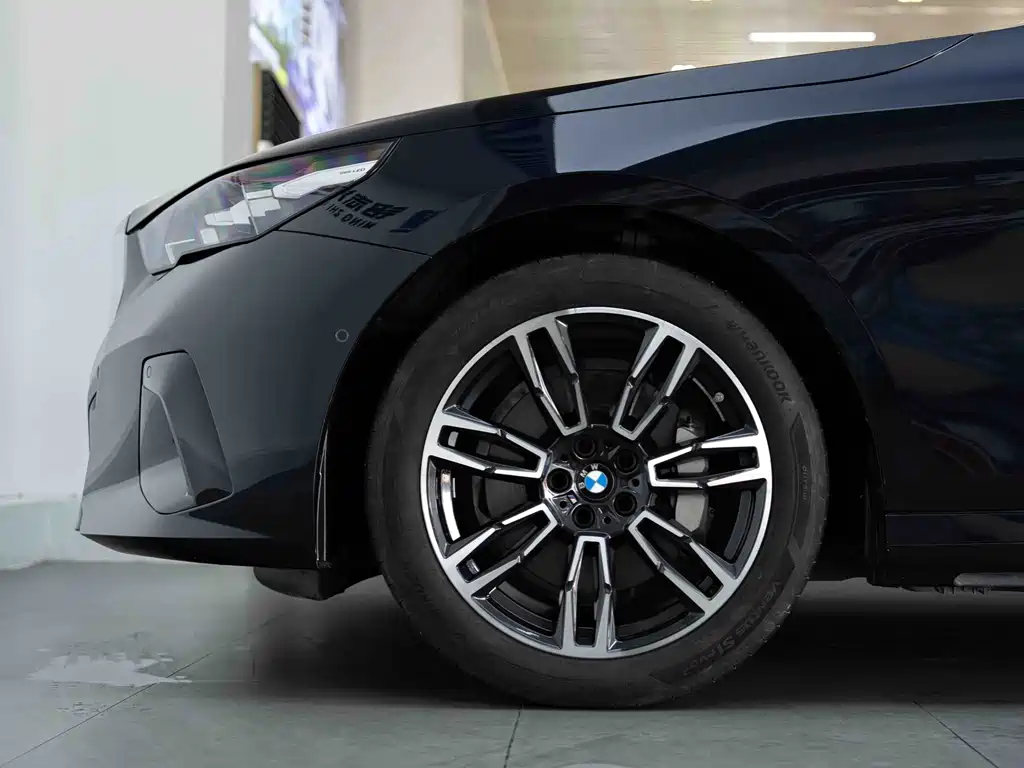 BMW 5 Series — фото 10