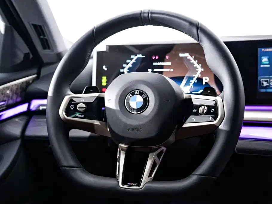 BMW 5 Series — фото 15
