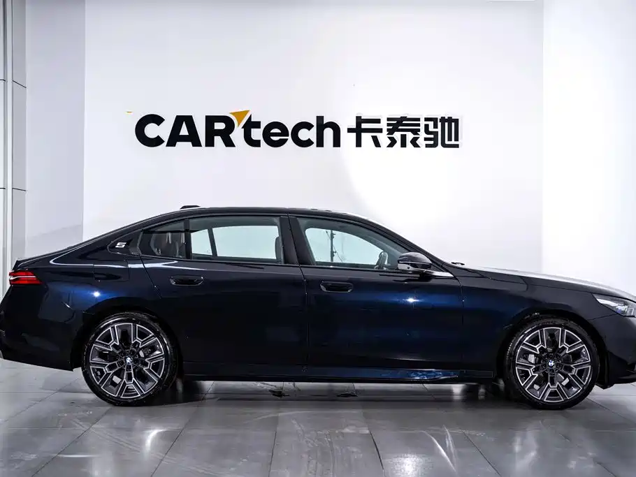 BMW 5 Series — фото 4