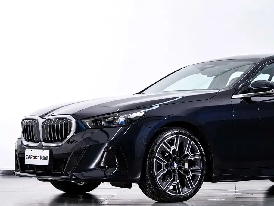 BMW 5 Series — фото 5
