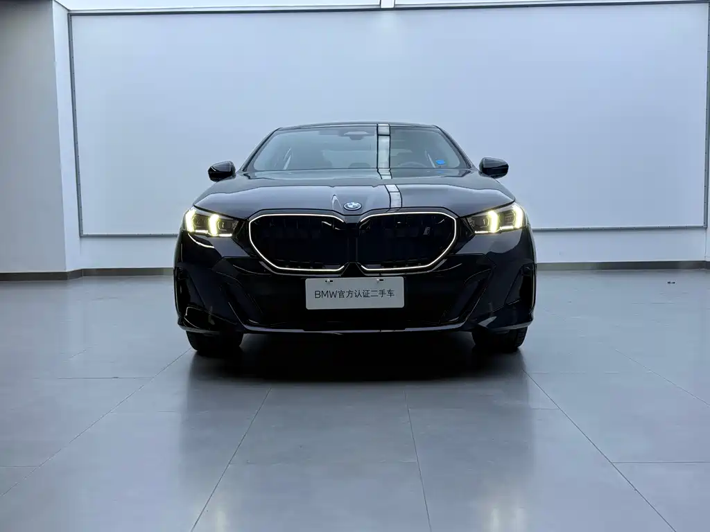 BMW i5 — фото 2
