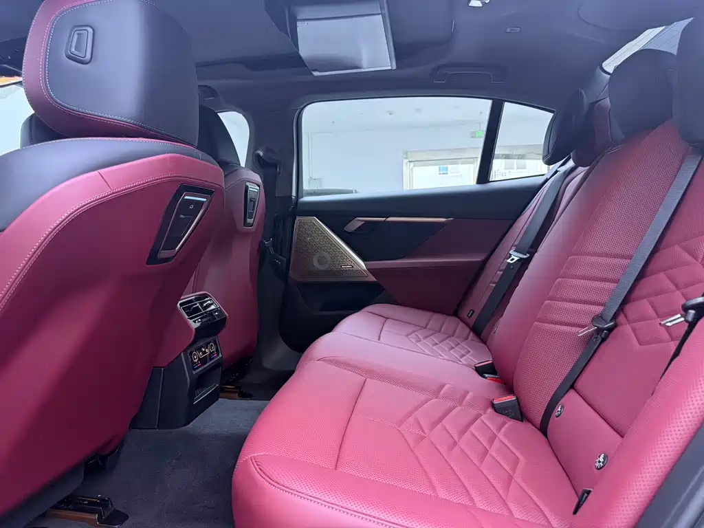 BMW i5 — фото 16