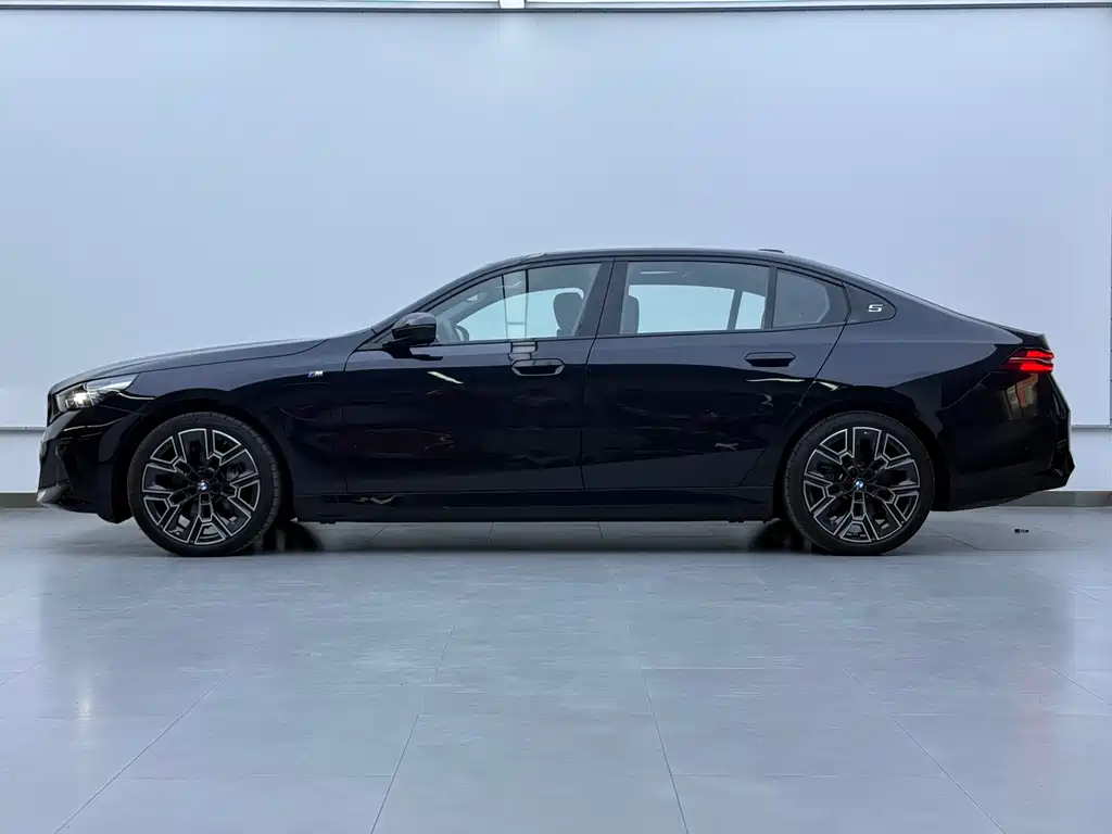 BMW i5 — фото 3