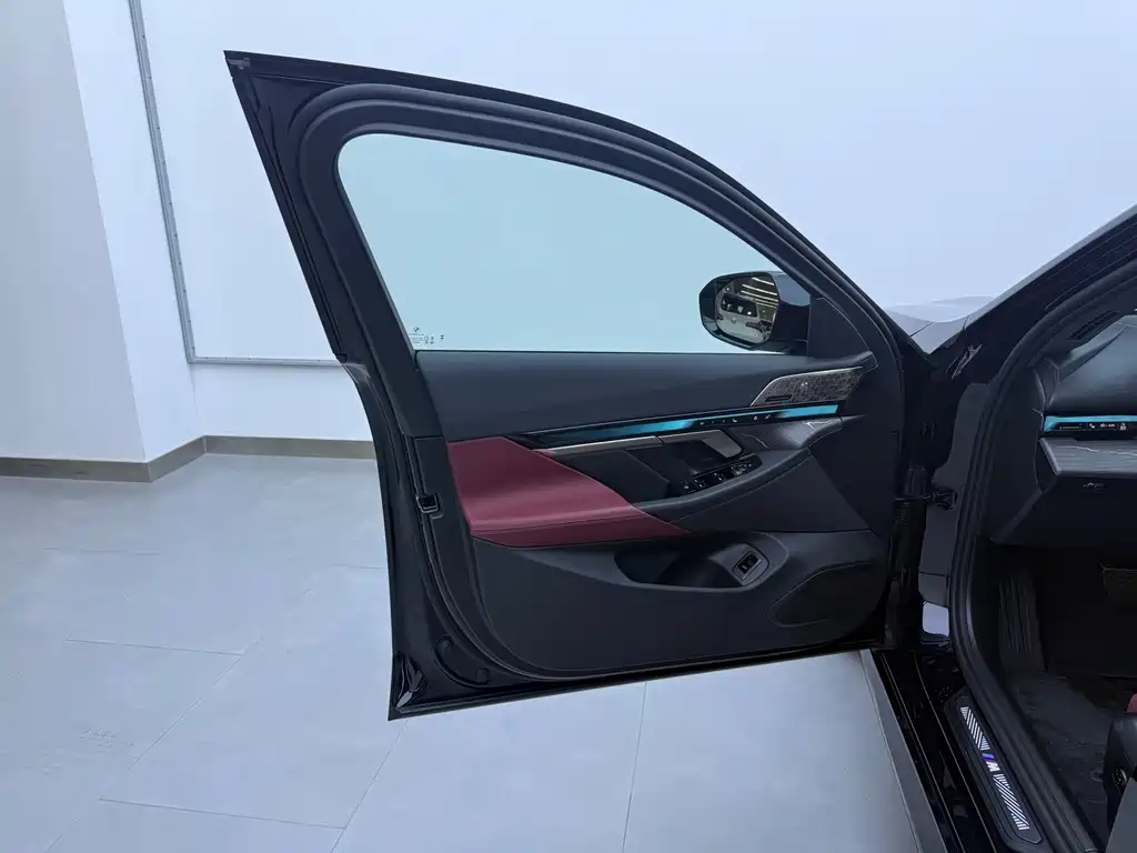 BMW i5 — фото 9