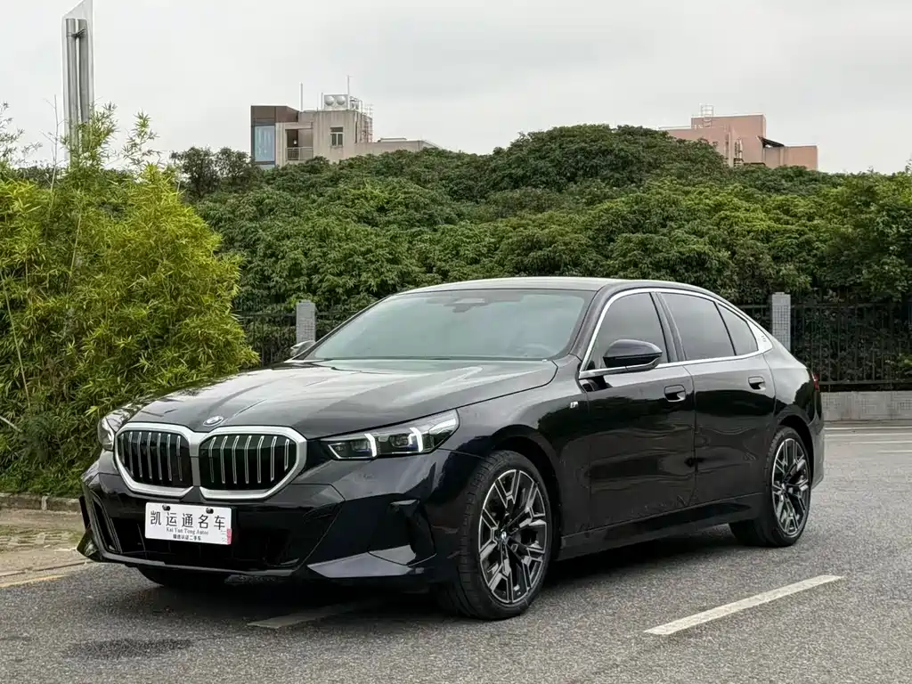 BMW 5 Series — фото 2