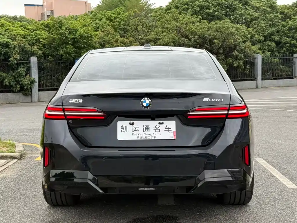 BMW 5 Series — фото 13