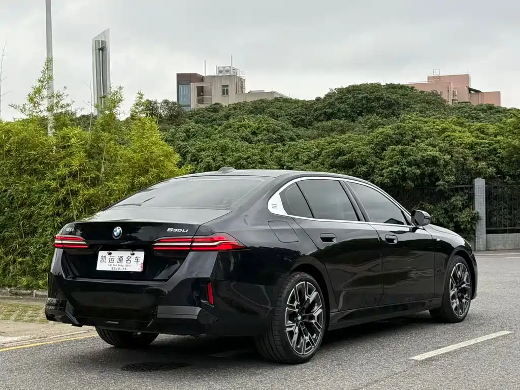 BMW 5 Series — фото 15