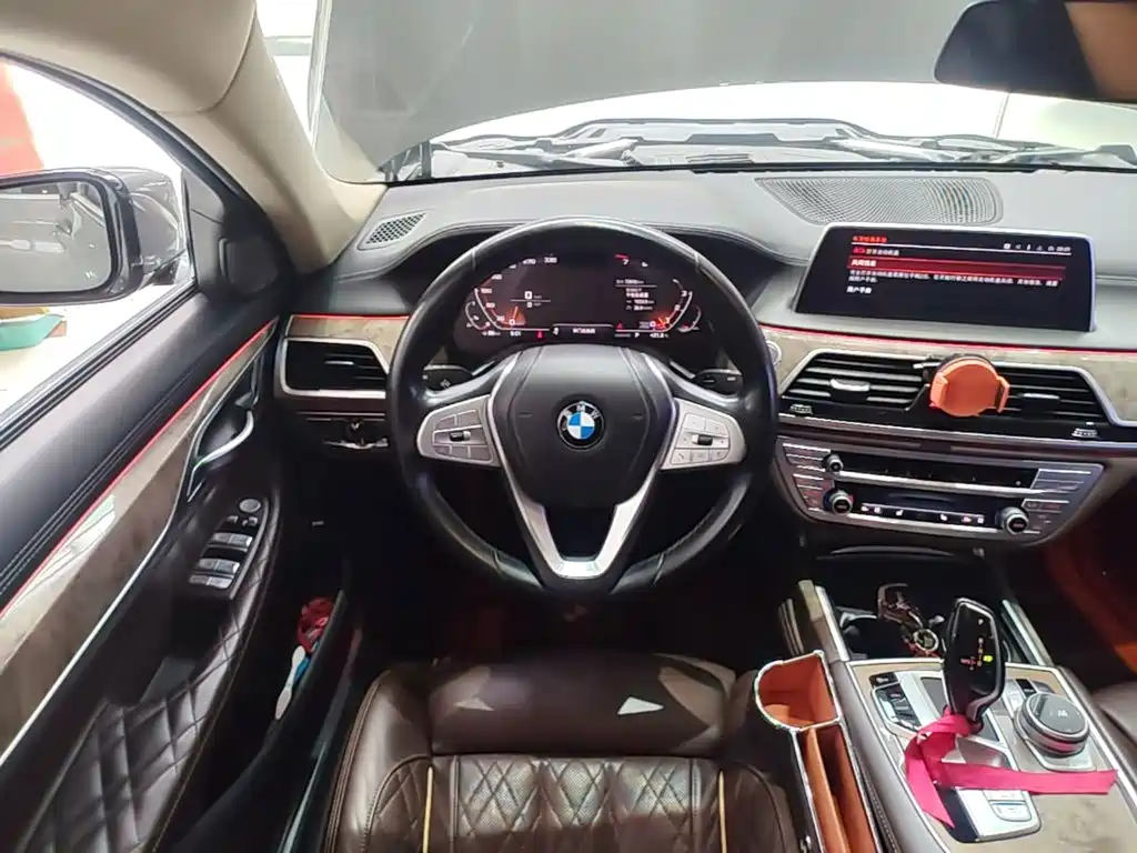 BMW 7 Series — фото 11