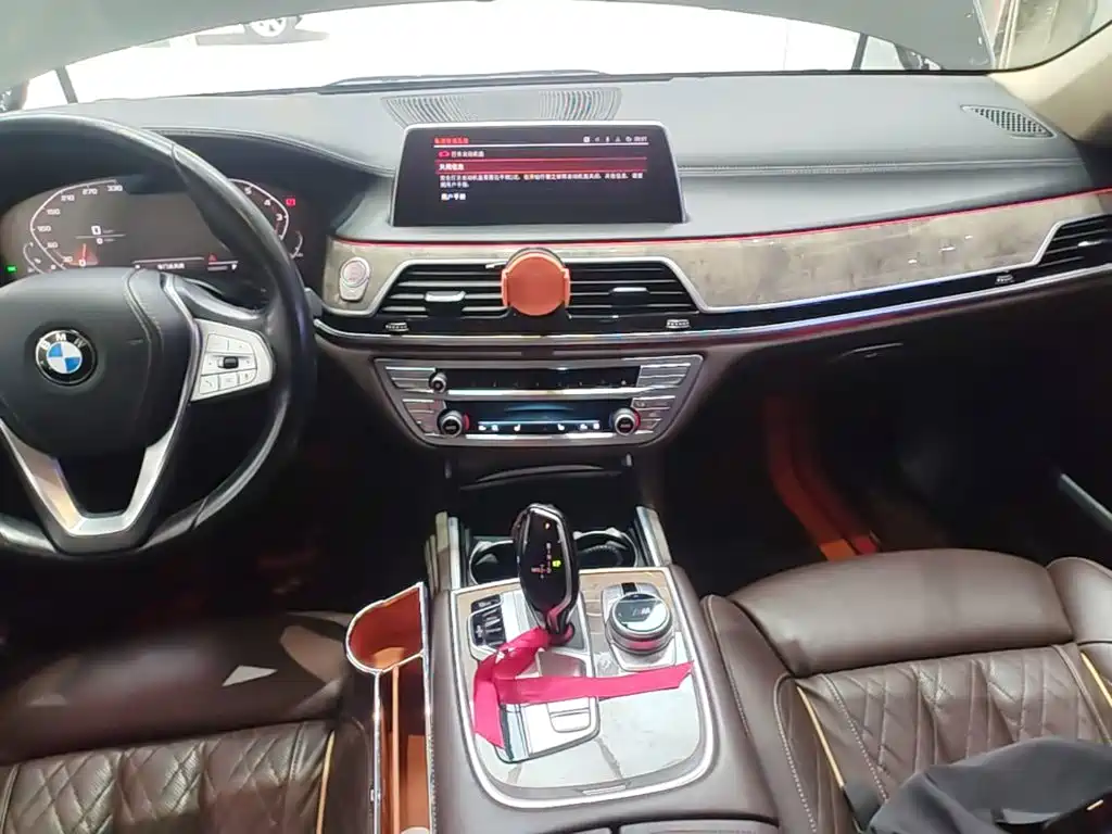 BMW 7 Series — фото 13