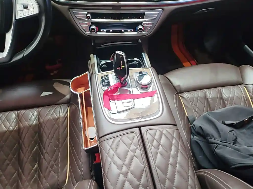 BMW 7 Series — фото 14