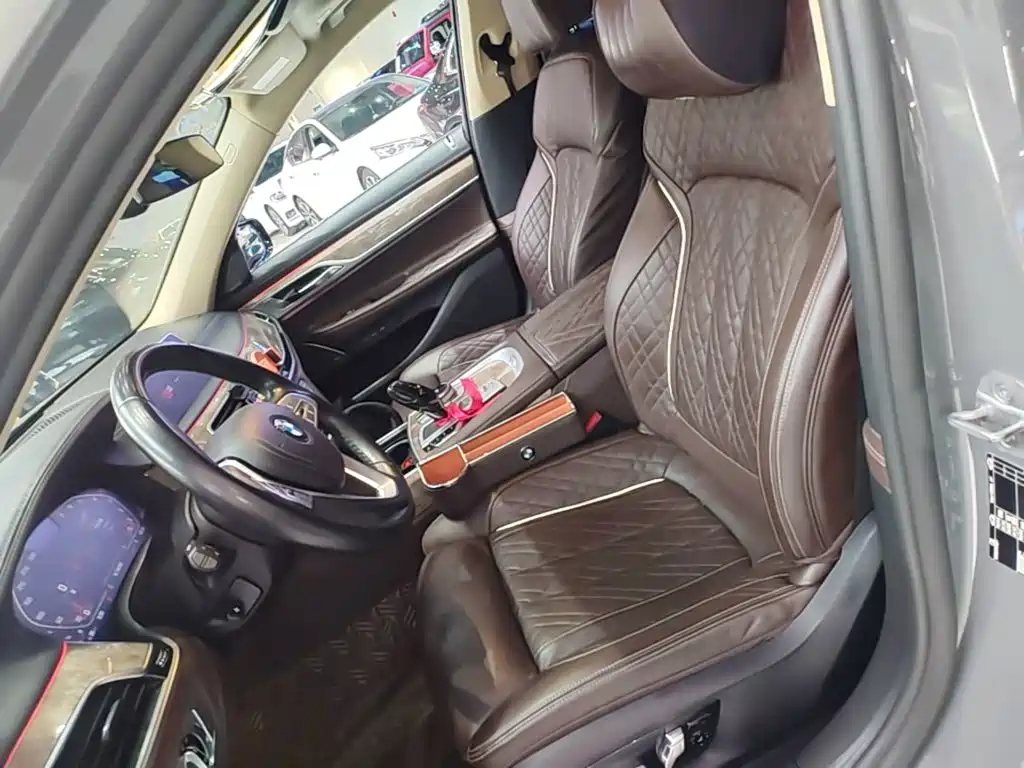 BMW 7 Series — фото 15
