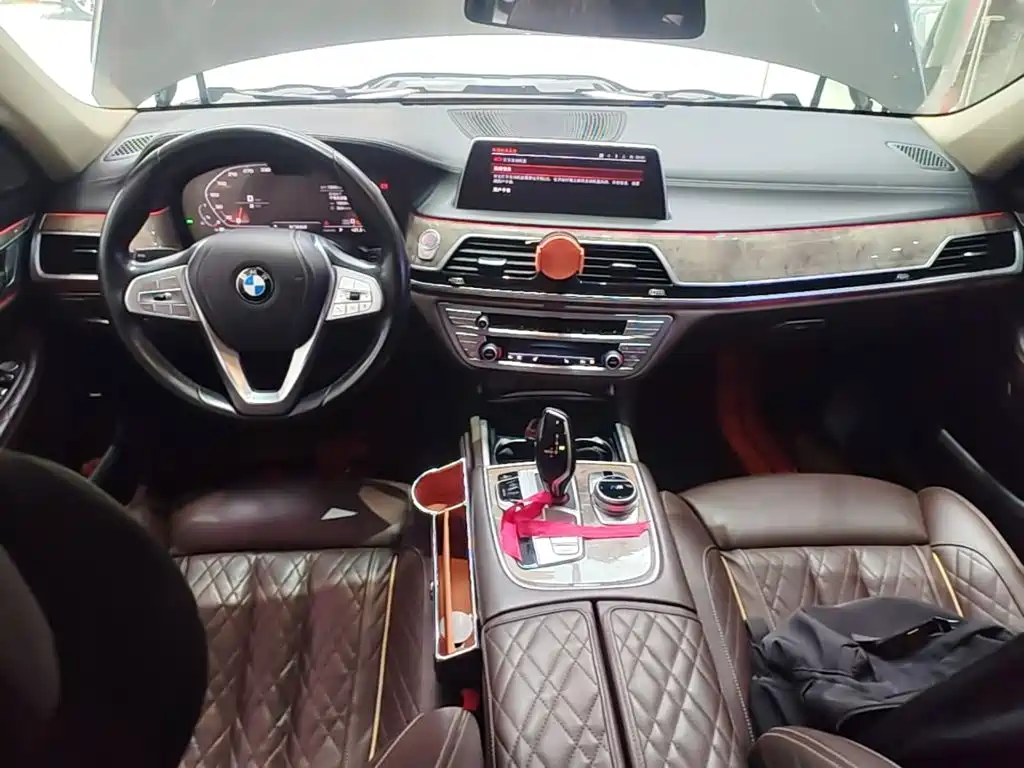 BMW 7 Series — фото 10
