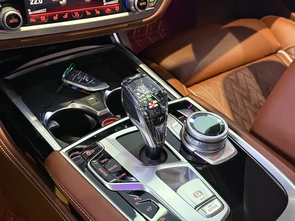 BMW 7 Series — фото 9