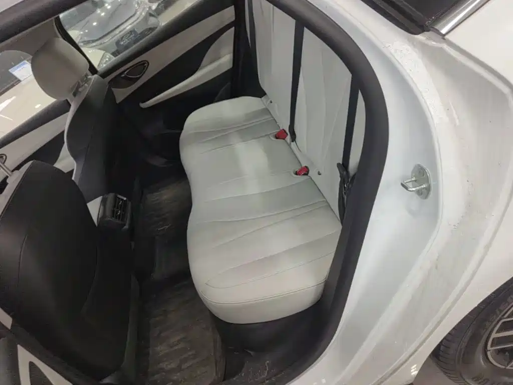 BYD Seal 05 DM-i — фото 17