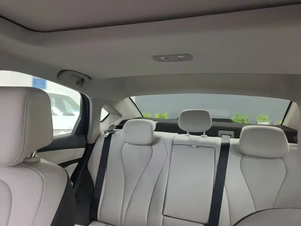 BYD Seal 05 DM-i — фото 18