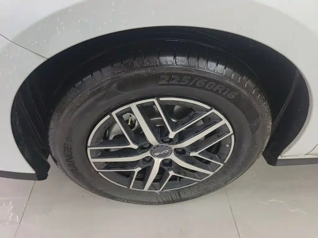 BYD Seal 05 DM-i — фото 23