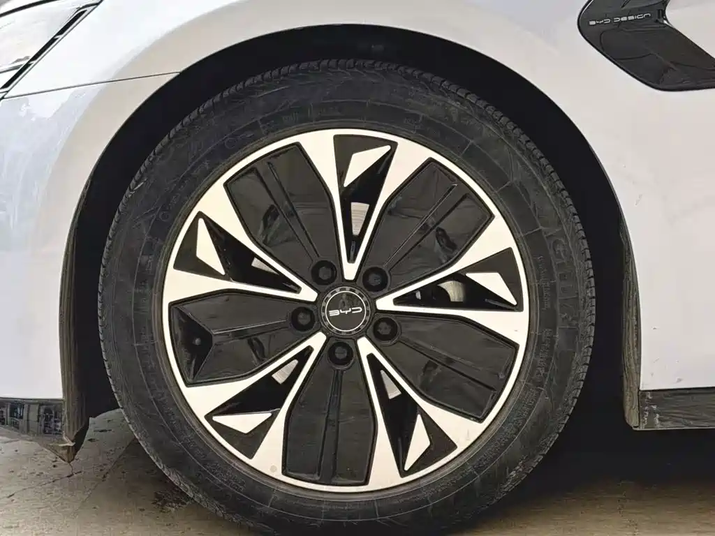 BYD Seal — фото 3