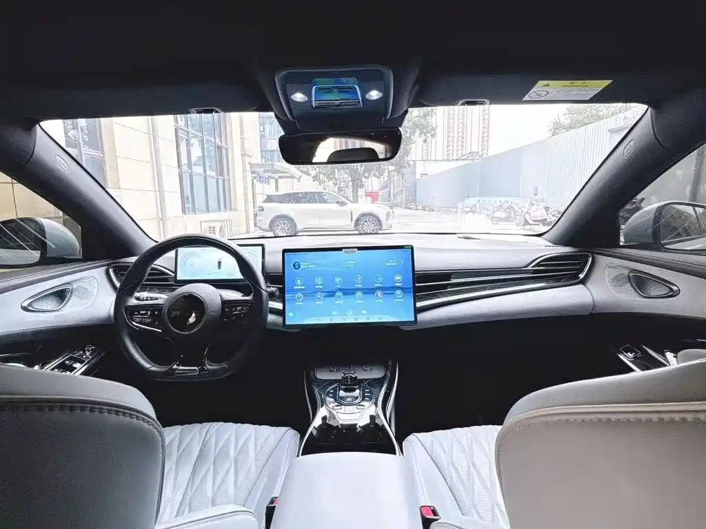 BYD Seal — фото 8