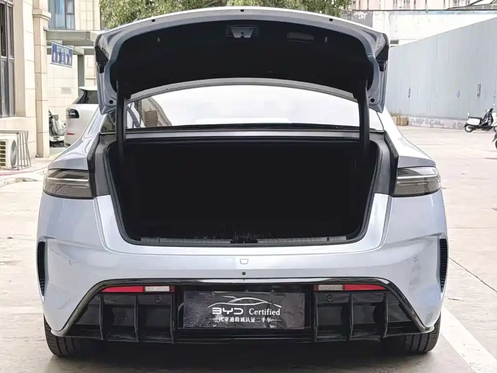BYD Seal — фото 10