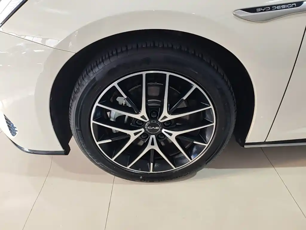 BYD Seal 07 DM-i — фото 23